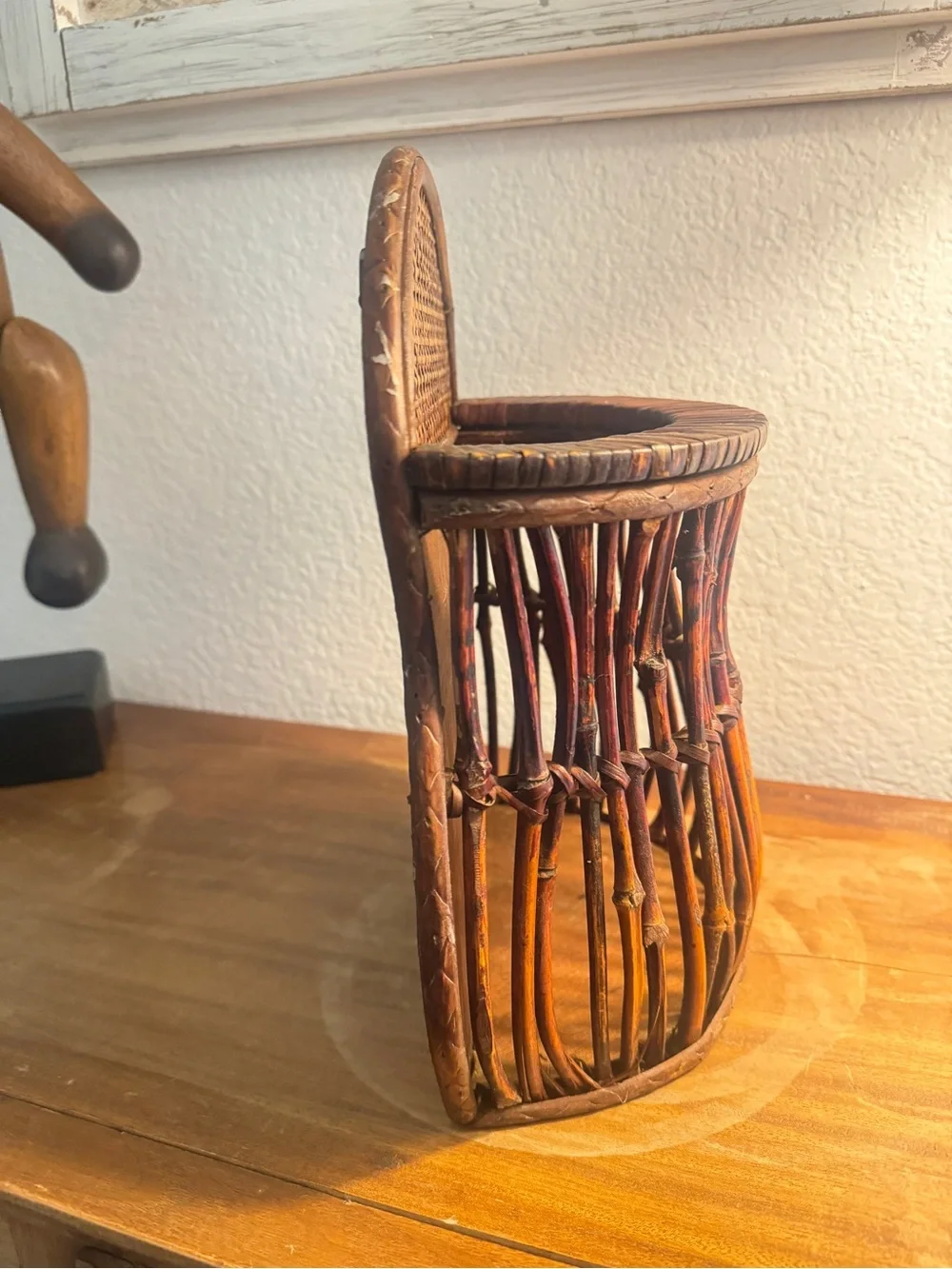 VINTAGE BAMBOO/ RATTAN WALL SCONCE PLANTER/Basket